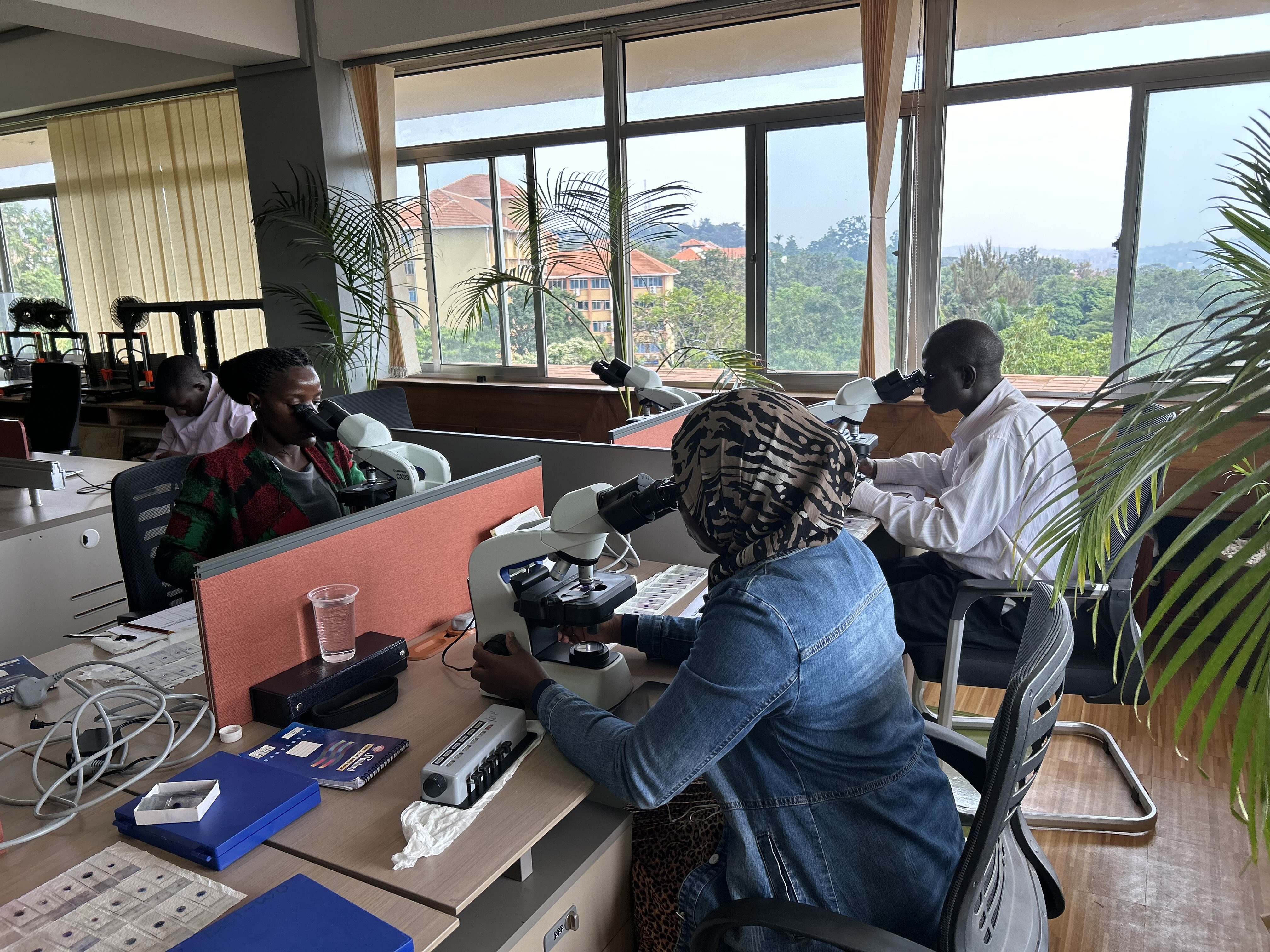 Microscopy workflow in a laboratory setting